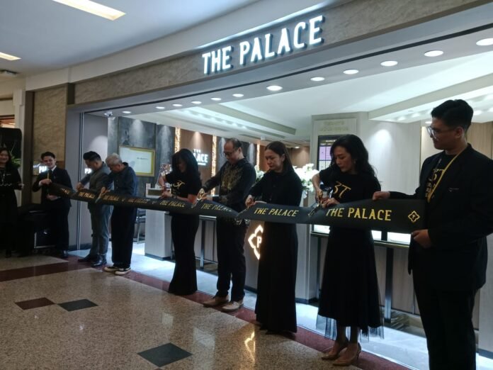 Pembukaan The Palace Jeweler di mal Ciputra Jakarta. Foto: Ratih