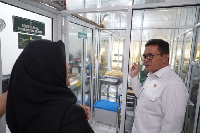 Mendag Budi Santoso meninjau Bakmi Jogja Sundoro.