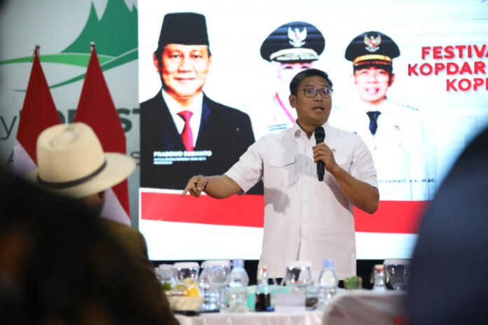Wamentan melakukan kunjungan ke Festival Kopi Jember