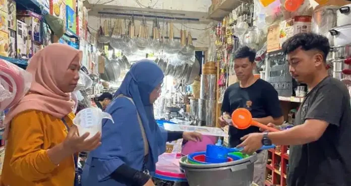 “Bi Encing”, singkatan dari Bisnis Emak-emak Ngurusin Catering..