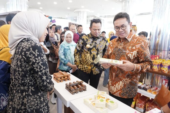 Menteri Perdagangan Republik Indonesia Budi Santoso meresmikan Export Center Balikpapan dan Batam yang dipusatkan di Balikpapan, Kalimantan Timur, Jumat (1/8).