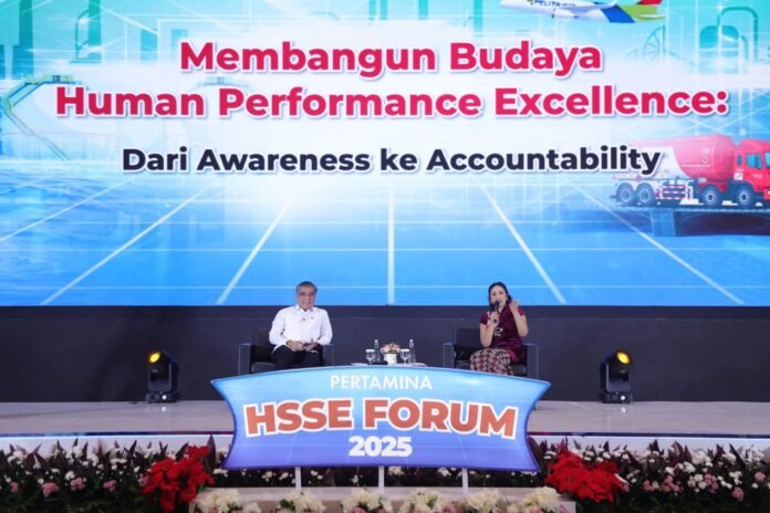 Menaker Yassierli saat menjadi narasumber dalam Pertamina HSSE Forum 2025 di Grha Pertamina, Jakarta, Kamis (14/8/2025).