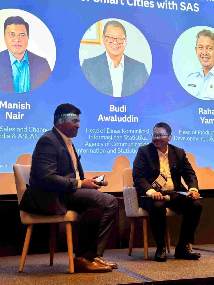 Kepala Dinas Komunikasi, Informatika, dan Statistik (Diskominfotik) Provinsi DKI Jakarta, Budi Awaludin, menjadi pembicara dalam sesi Fireside Chat bertajuk “Powering Jakarta’s Smart City Future with Data, AI, and Citizen-Centric Innovation” pada gelaran SAS Innovate di Singapura.