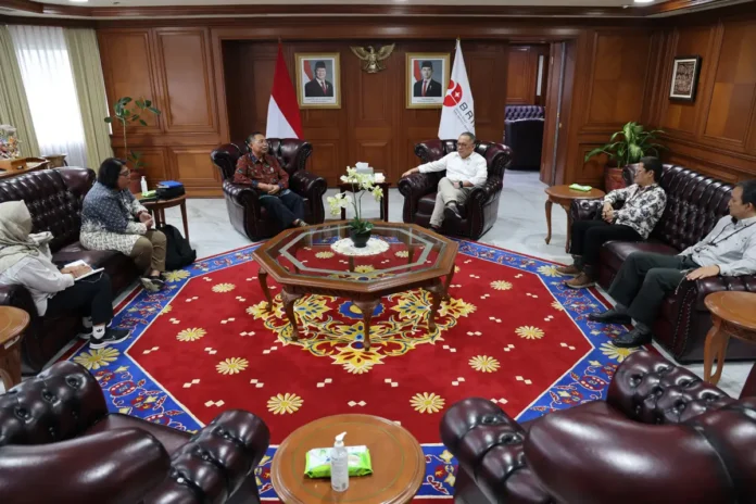 Kepala Badan Riset dan Inovasi Nasional (BRIN), Laksana Tri Handoko menerima audiensi Ketua Aliansi Masyarakat Tembakau Indonesia (AMTI), Edi Sutopo, di Gedung BJ Habibie, Jakarta, Selasa (23/9).