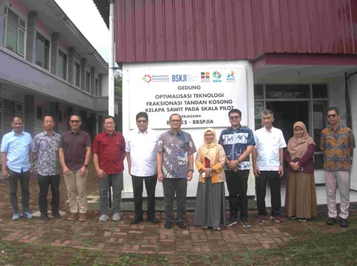 Kerja sama antara Balai Besar Standardisasi dan Pelayanan Jasa Industri Agro (BBSPJIA) dengan PT Toyota Motor Manufacturing Indonesia (TMMIN). Kolaborasi ini juga melibatkan PT Rekayasa Industri dan Institut Teknologi Bandung (ITB) sebagai mitra strategis dalam pengembangan teknologi energi terbarukan.