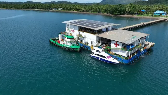 PT Pertamina International Shipping (PIS) bersama Yayasan Dokter Peduli (doctorSHARE) menghadirkan layanan kesehatan terapung melalui Rumah Sakit Kapal (RSK) Nusa Waluya II di Waigeo Utara, Kabupaten Raja Ampat, Papua Barat Daya.