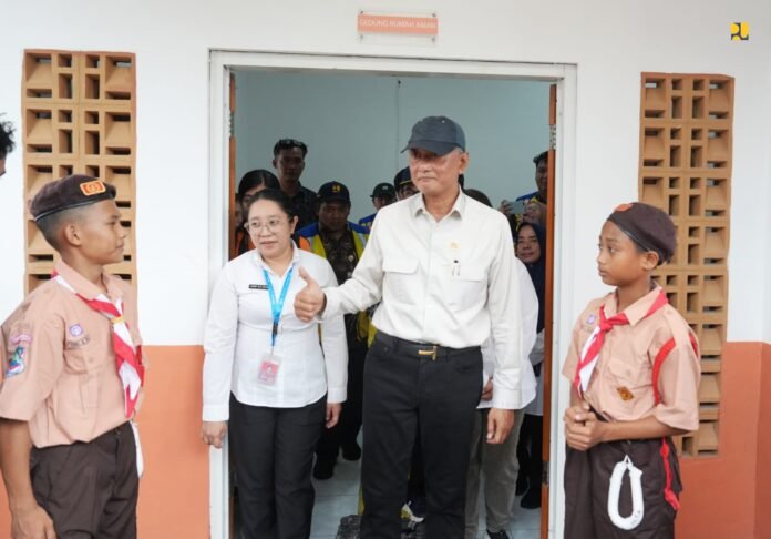 Menteri Pekerjaan Umum Dody Hanggodo meninjau SRMP 21 Manado.