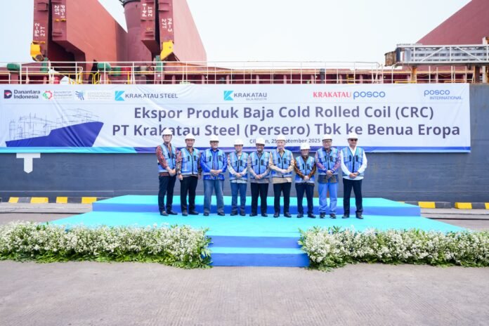 Pelepasan Ekspor Produk Cold Rolled Coil (CRC) PT Krakatau Baja Industri (KBI) ke Spanyol di Cilegon, Banten.