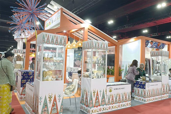 UMKM binaan Jakarta Entrepreneur hadir sebagai delegasi Indonesia dalam pameran bergengsi Malaysia International Halal Showcase (MIHAS) 2025 di Shangri-La Hotel, Malaysia, yang berlangsung pada 17–20 September 2025. Foto: beritajakarta.id