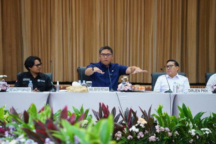 akil Menteri Pertanian (Wamentan), Sudaryono membuka Musyawarah Kerja Nasional (Mukernas) ke-17 Perhimpunan Organisasi Profesi Mahasiswa Sosial Ekonomi Pertanian Indonesia (POPMASEPI).